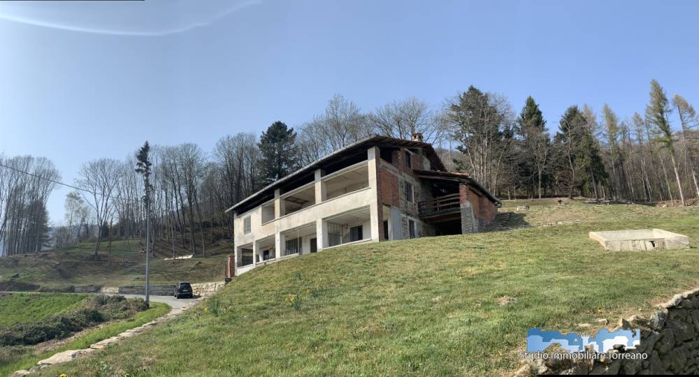 casa indipendente in vendita a Cuorgnè