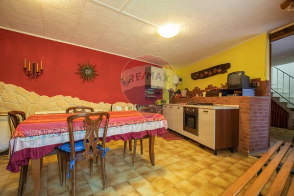 casa indipendente in vendita a Cuorgnè