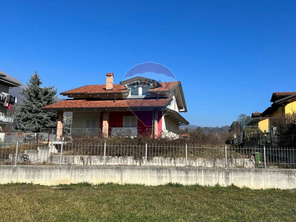 casa indipendente in vendita a Cuorgnè