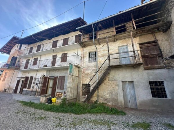casa indipendente in vendita a Cuorgnè