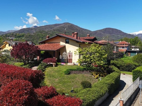 casa indipendente in vendita a Cuorgnè