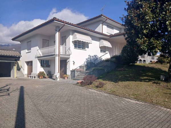 casa indipendente in vendita a Cuorgnè