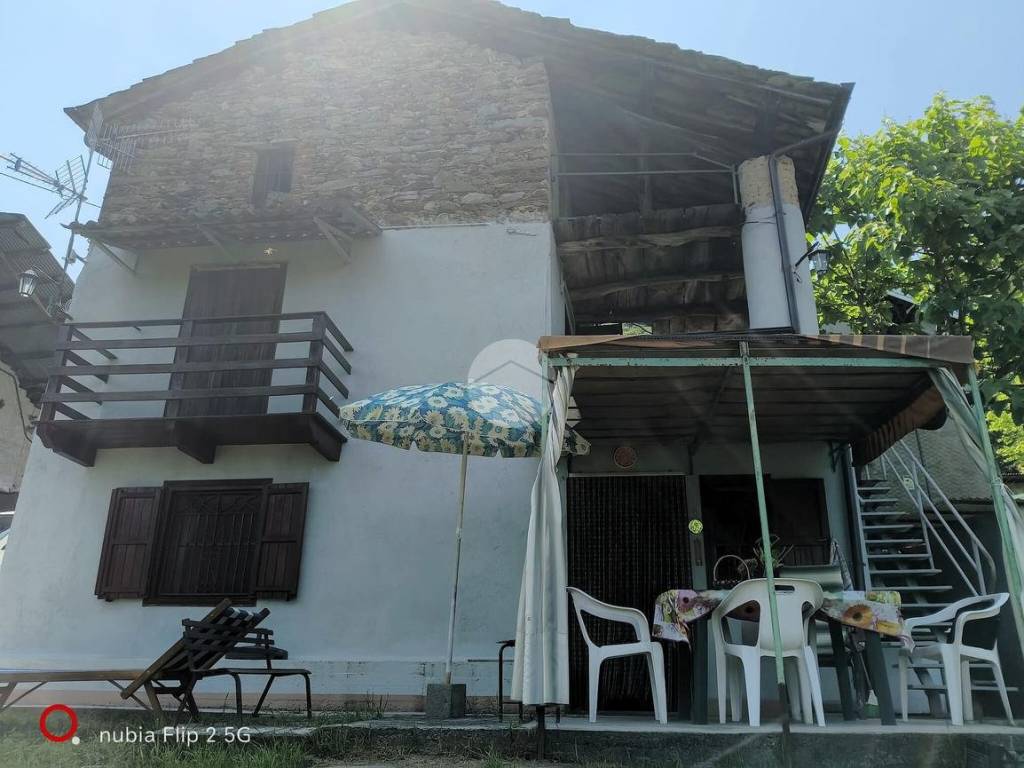 casa indipendente in vendita a Cuorgnè
