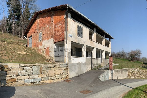 casa indipendente in vendita a Cuorgnè