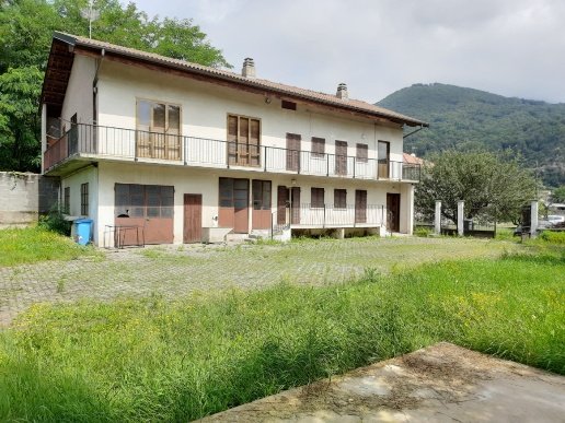 casa indipendente in vendita a Cuorgnè in zona Salto