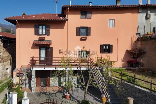 casa indipendente in vendita a Cuorgnè in zona Santa Lucia