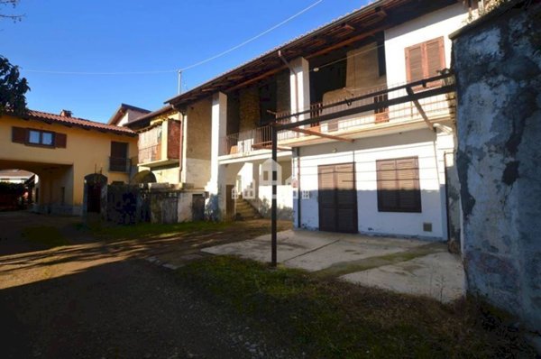casa semindipendente in vendita a Cuorgnè in zona Salto