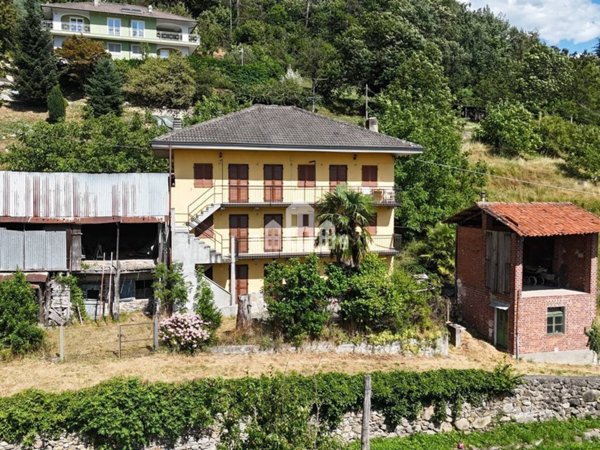 casa indipendente in vendita a Cuorgnè in zona Priacco