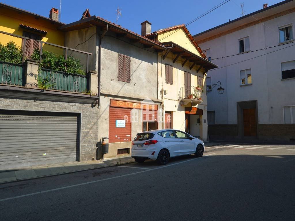negozio in vendita a Cuorgnè