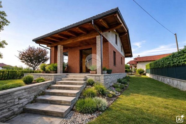 casa indipendente in vendita a Cuorgnè