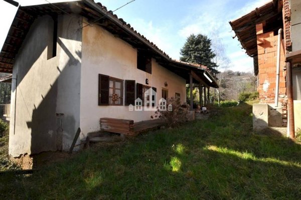 casa indipendente in vendita a Cuorgnè in zona San Bernardo