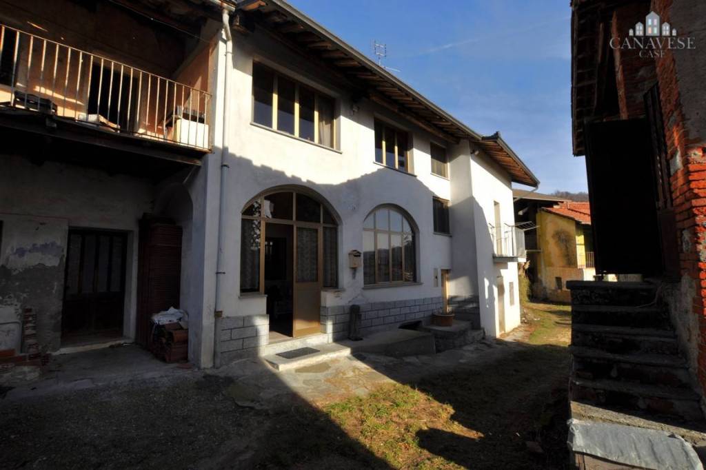 casa indipendente in vendita a Cuorgnè in zona Salto