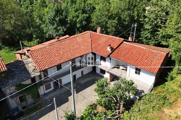 casa indipendente in vendita a Cuorgnè