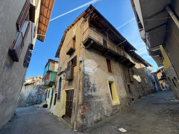 casa indipendente in vendita a Cuorgnè