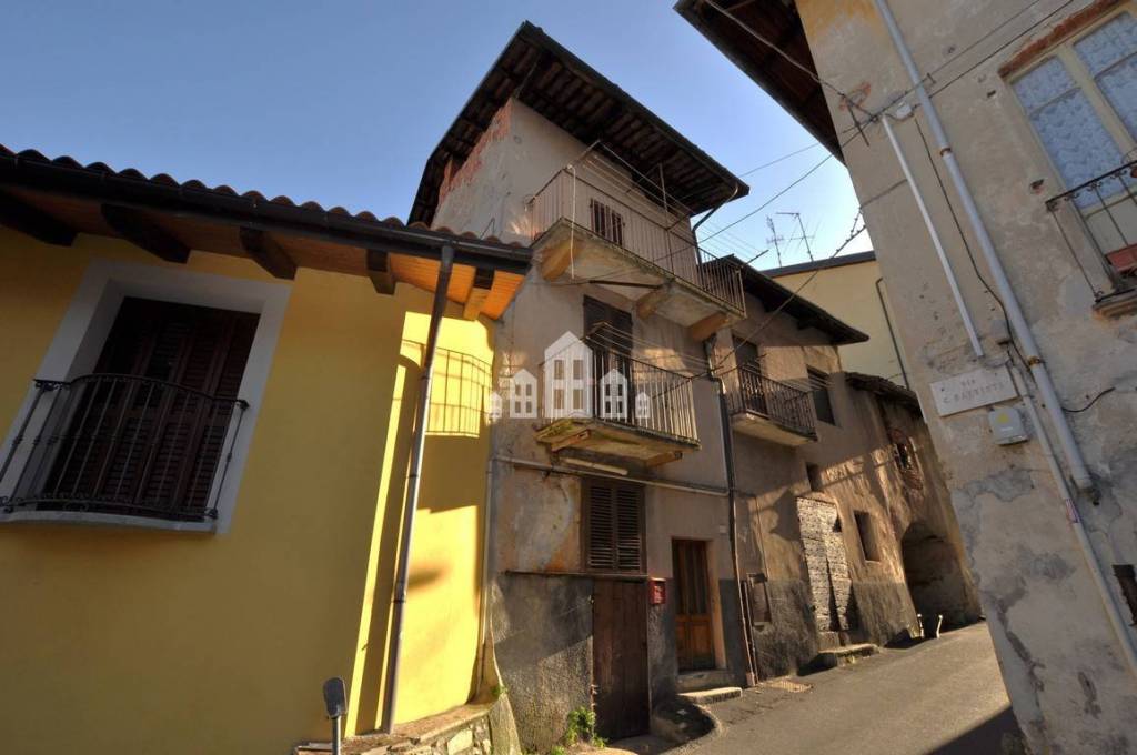 casa indipendente in vendita a Cuorgnè