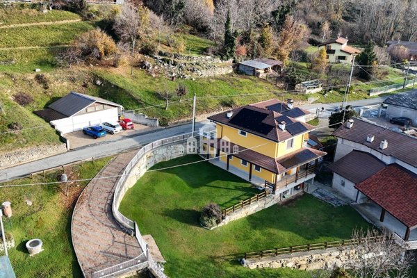 casa indipendente in vendita a Cuorgnè