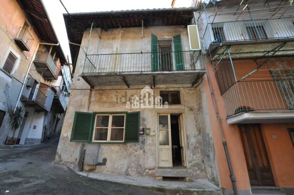 casa indipendente in vendita a Cuorgnè