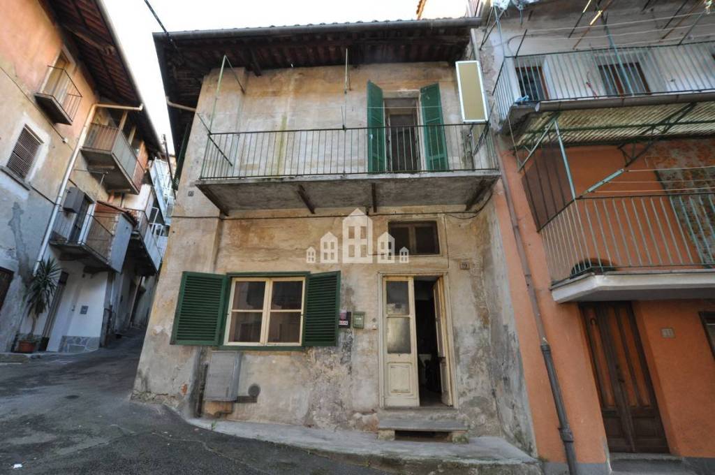 casa indipendente in vendita a Cuorgnè