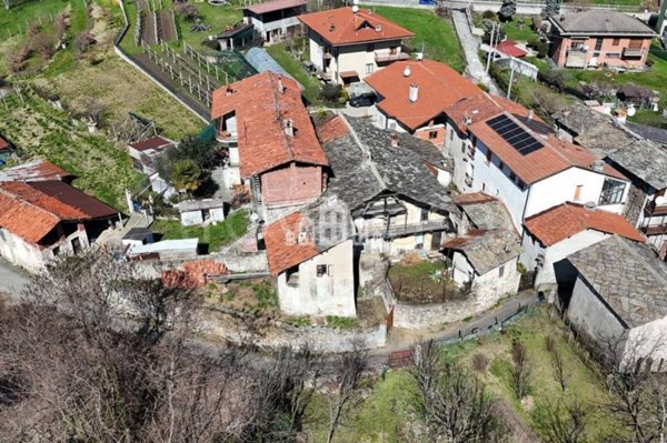casa indipendente in vendita a Cuorgnè in zona Salto