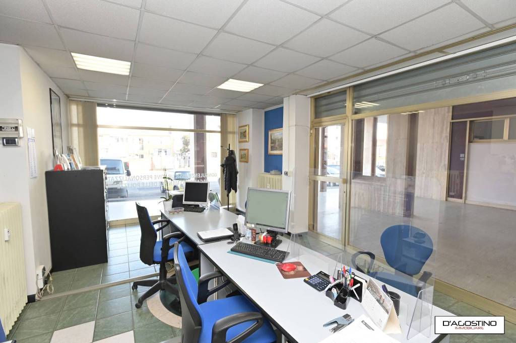 negozio in vendita a Cuorgnè