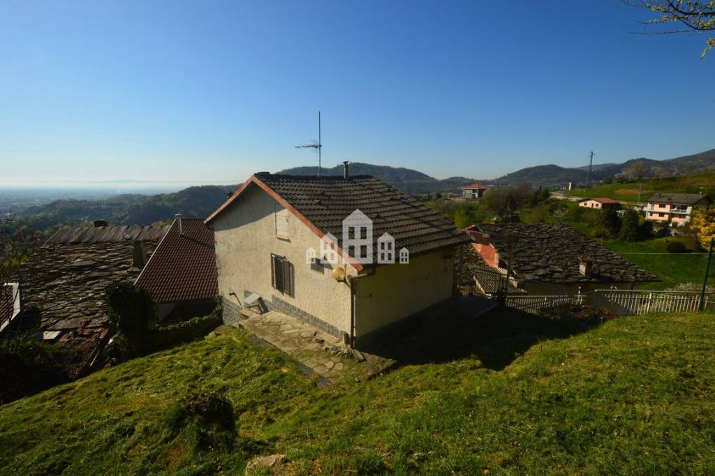 casa indipendente in vendita a Cuorgnè in zona San Bernardo