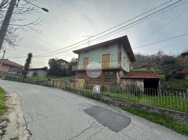 casa indipendente in vendita a Cuorgnè