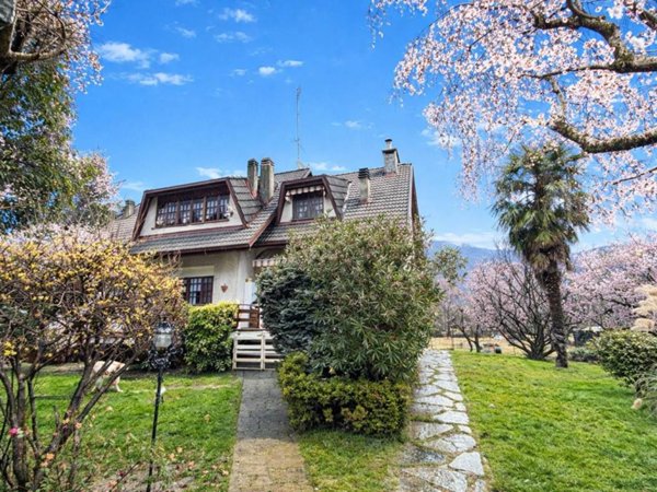 casa indipendente in vendita a Cuorgnè