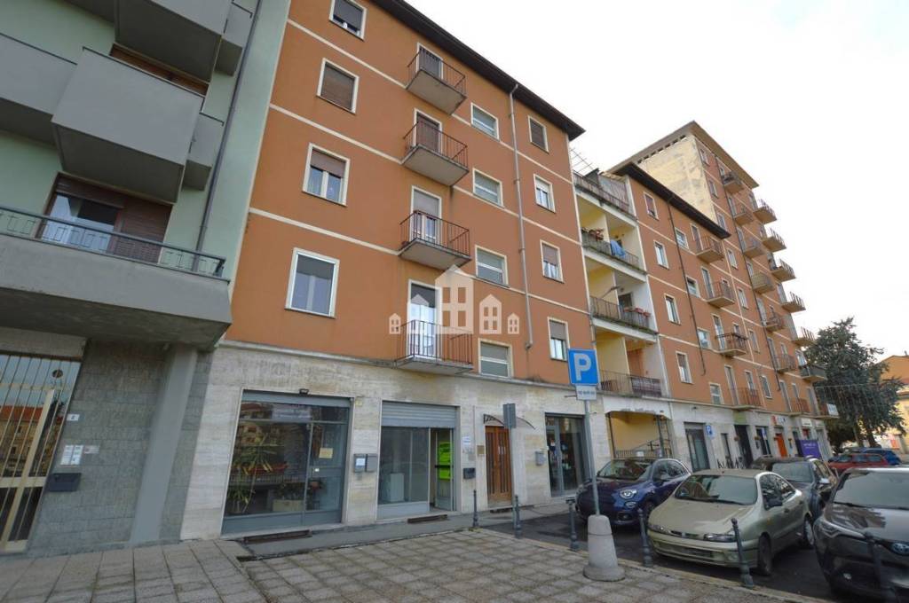 negozio in vendita a Cuorgnè