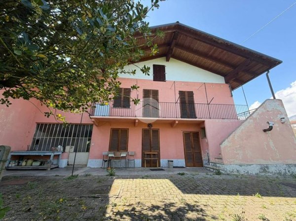 casa indipendente in vendita a Cuorgnè in zona San Bernardo