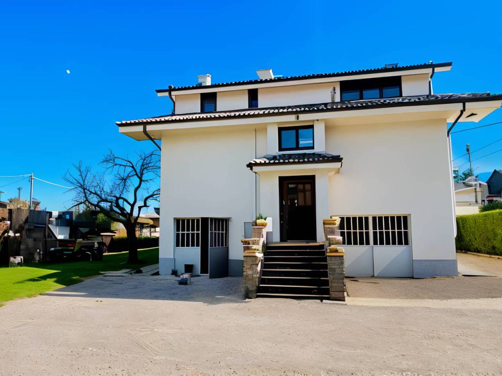 casa indipendente in vendita a Cuorgnè