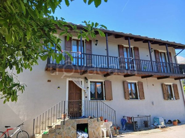 casa indipendente in vendita a Cuorgnè