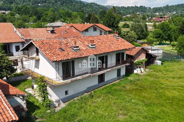 casa indipendente in vendita a Cuorgnè in zona Salto