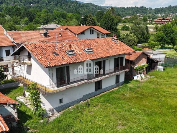 casa indipendente in vendita a Cuorgnè in zona Salto