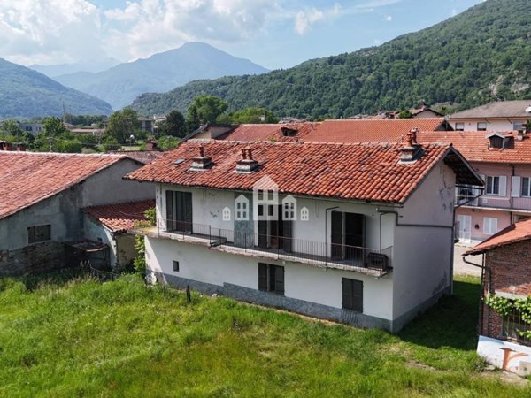 casa indipendente in vendita a Cuorgnè in zona Salto