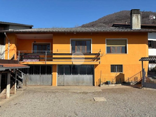 casa indipendente in vendita a Cuorgnè in zona Salto