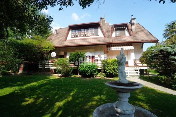 casa indipendente in vendita a Cuorgnè