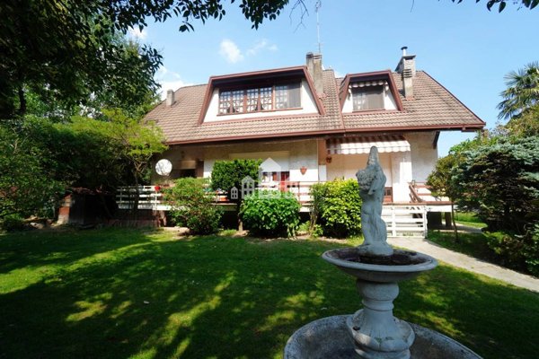 casa indipendente in vendita a Cuorgnè