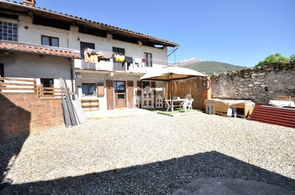 casa indipendente in vendita a Cuorgnè
