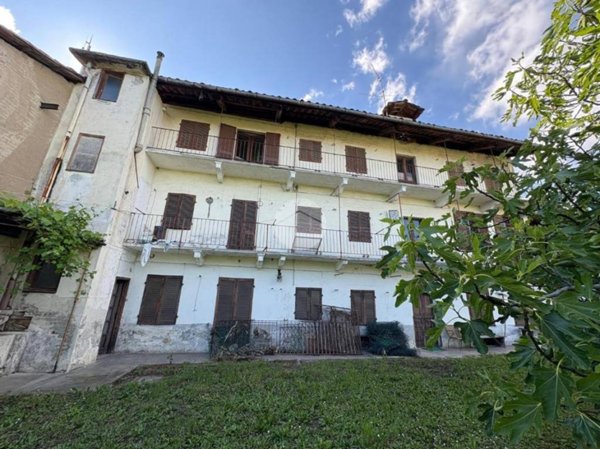casa indipendente in vendita a Cuorgnè