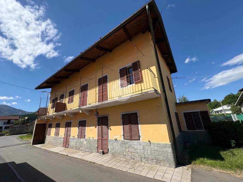 casa indipendente in vendita a Cuorgnè