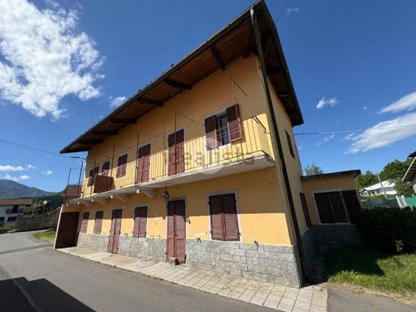 esavano in vendita a Cuorgnè