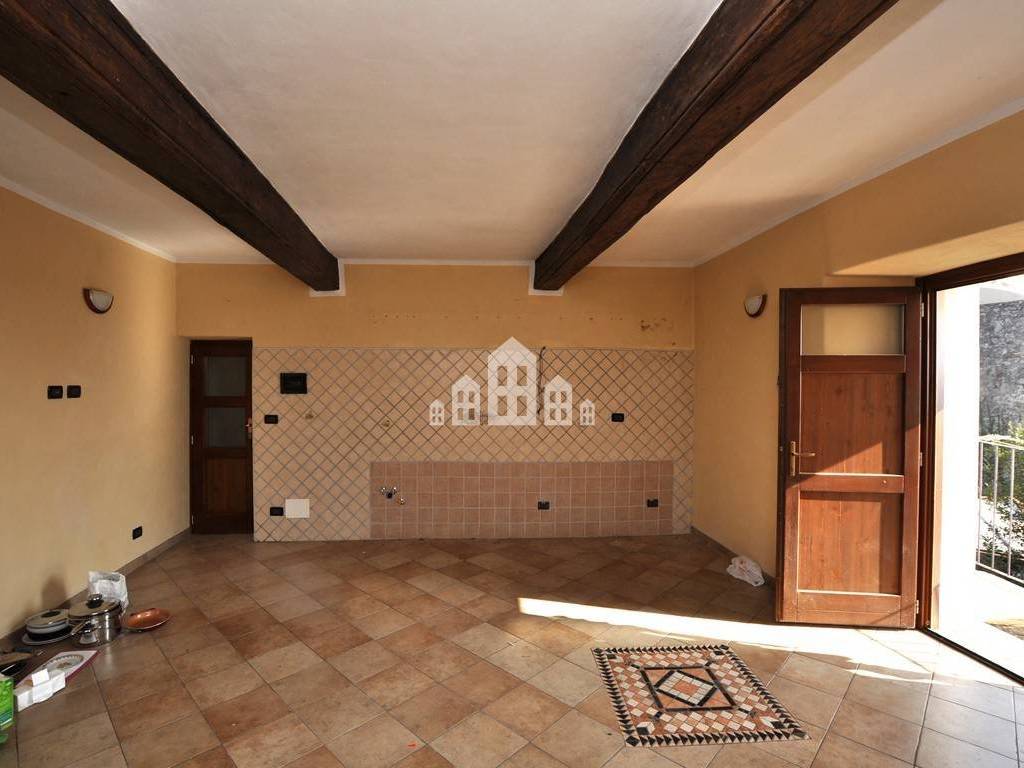 casa indipendente in vendita a Cuorgnè in zona Salto