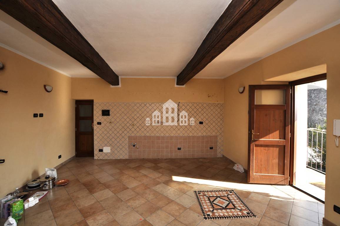 casa indipendente in vendita a Cuorgnè in zona Salto