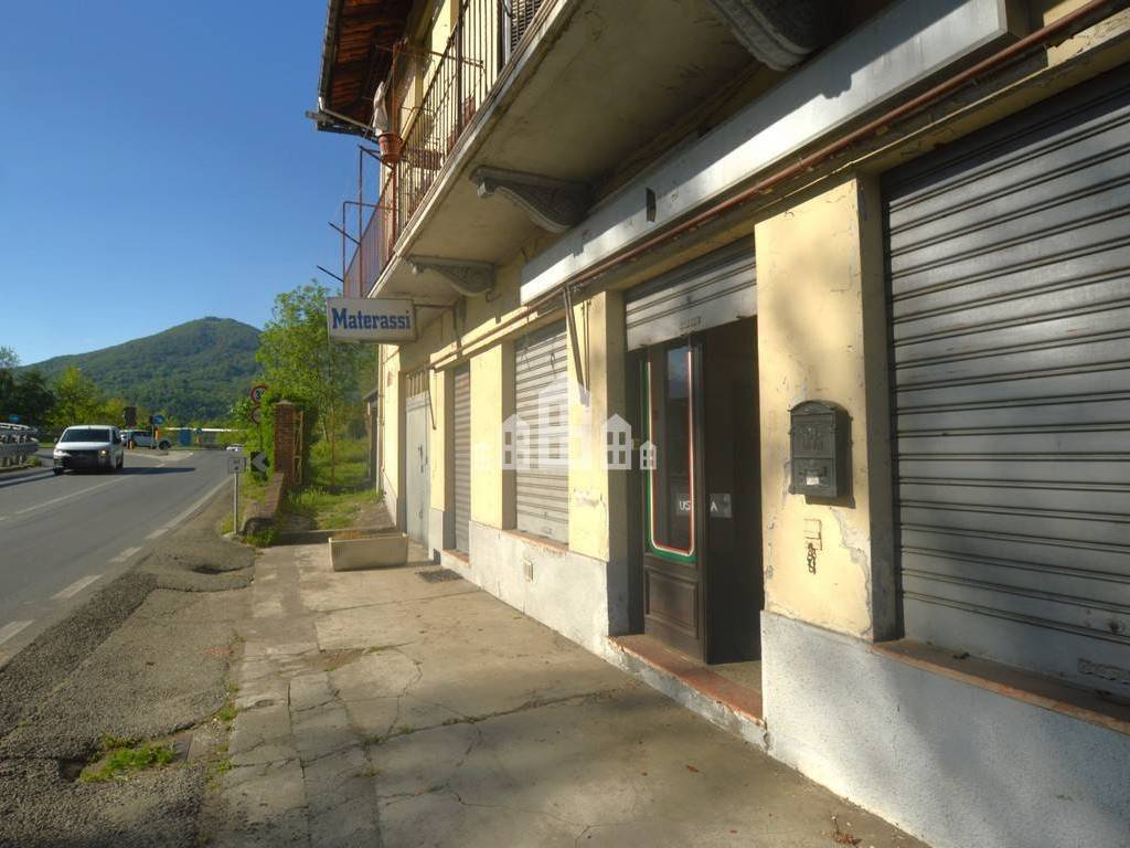 negozio in vendita a Cuorgnè