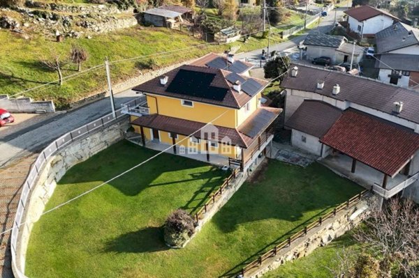 casa indipendente in vendita a Cuorgnè