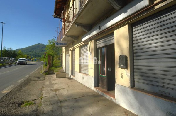 locale commerciale in vendita a Cuorgnè in zona Priacco