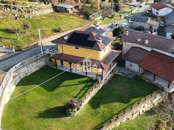 casa indipendente in vendita a Cuorgnè