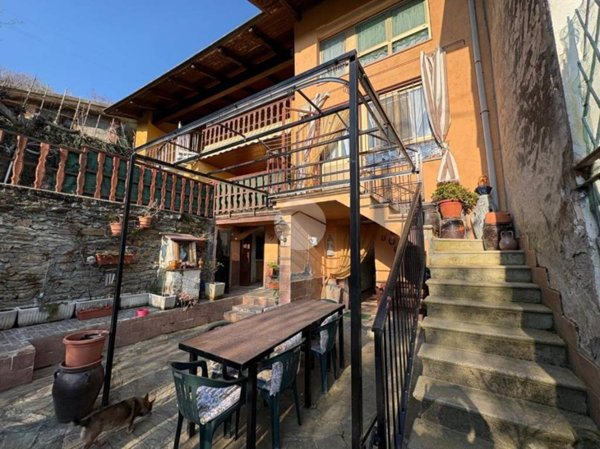 casa indipendente in vendita a Cuorgnè in zona Fantini