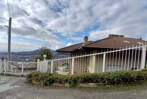 casa indipendente in vendita a Cuorgnè in zona Salto