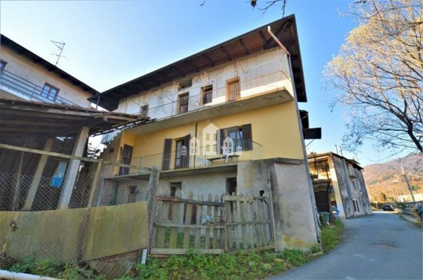 casa indipendente in vendita a Cuorgnè in zona Raschiotti